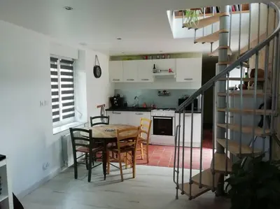 Cuisine ou kitchenette dans l'établissement Charmante maison de village en Val de Loire