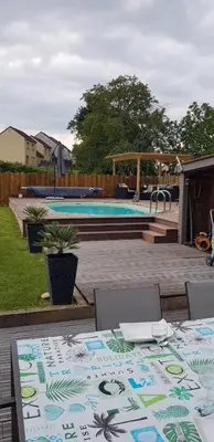 Piscine de l'établissement Location 24 heures du Mans auto ou située à proximité