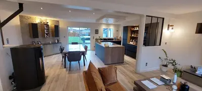 Cuisine ou kitchenette dans l'établissement Location 24 heures du Mans auto