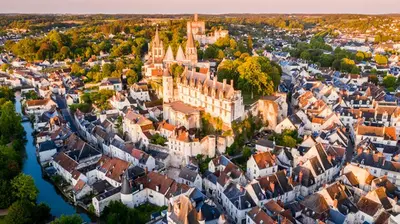 Vue générale sur Loches ou vue de la ville depuis la maison de vacances