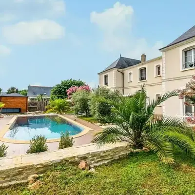 Villa raffinée à Saint-Cyr-sur-Loire avec piscine privée