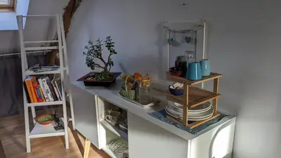 Bibliothèque dans la maison d'hôtes