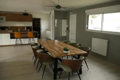 Cuisine ou kitchenette dans l'établissement Logement à 100m du virage d'Arnage- Circuit des 24h du Mans - 6 personnes