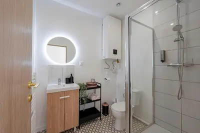 Salle de bains dans l'établissement Les Maisons Acajou - Châtellerault