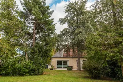 Jardin de l'établissement Le cèdre du Prieuré