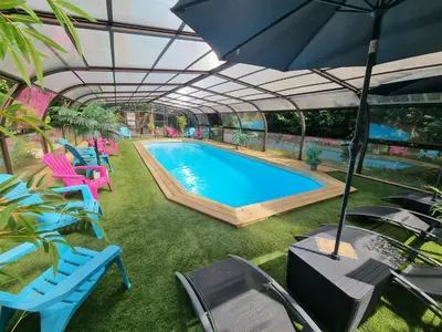 Piscine de l'établissement Les Chalets de SAUMUR, Piscine & Parc boisé, 100m du CadreNoir ou située à proximité