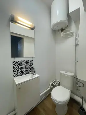 Salle de bains dans l'établissement LE 84