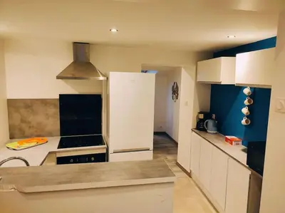 Cuisine ou kitchenette dans l'établissement Maison chaleureuse située à Saumur