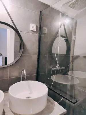 Salle de bains dans l'établissement Maison chaleureuse située à Saumur