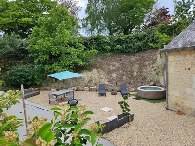 Jardin de l'établissement Maison 2-3 pers semi-troglodyte Angers-Saumur