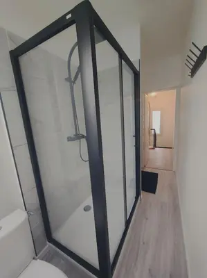 Salle de bains dans l'établissement Maison 8 couchages