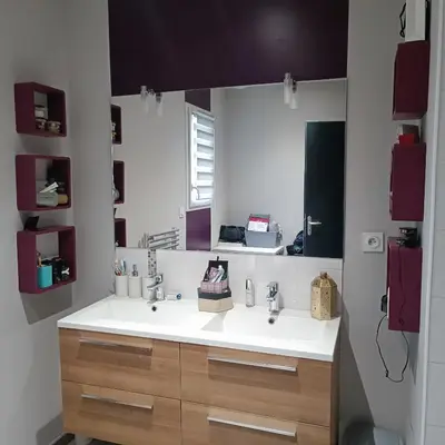 Salle de bains dans l'établissement Maison pour location de chambre circuit 24H et GP