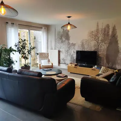 Télévision ou salle de divertissement dans l'établissement Belle chambre lumineuse