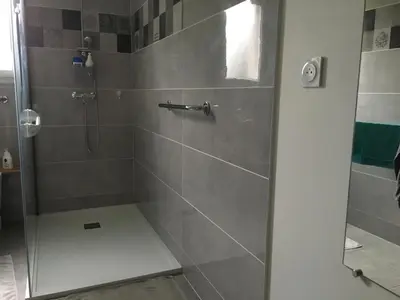 Salle de bains dans l'établissement Au Vieux Bourg