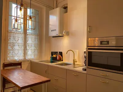 Cuisine ou kitchenette dans l'établissement Bon Blois, cosy et charmant face à la Loire