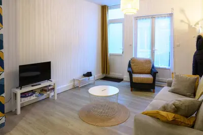 Télévision ou salle de divertissement dans l'établissement Gîte de Lisle