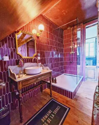 Un ou plusieurs lits dans un hébergement de l'établissement Domaine Le Clos de la Source - Spa - Petit déjeuner buffet - Atelier d'art