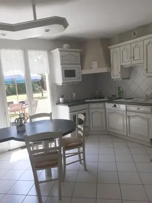 Cuisine ou kitchenette dans l'établissement Evènements le Mans et sa région