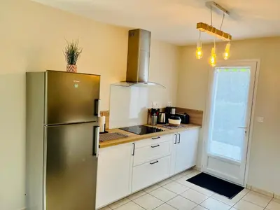 Cuisine ou kitchenette dans l'établissement Gîte Romarin