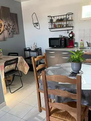 Cuisine ou kitchenette dans l'établissement L'Arbre de Vy - T2 42m2 indépendant, 5 pers, garage, proche Gare
