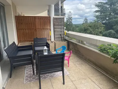 Balcon ou terrasse dans l'établissement Appartement centre avec place de parking tout inclus