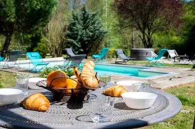 Piscine de l'établissement Le Clos du Tilleul Fabuleuse propriété 15 à 30 Pers Piscine au coeur d'un charmant village ou située à proximité