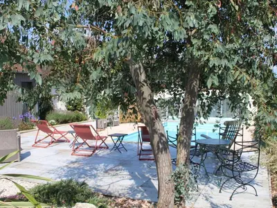 Piscine de l'établissement Gîte charmant avec piscine chauffée, proche d'Amboise et des châteaux de la Loire - FR-1-381-524 ou située à proximité