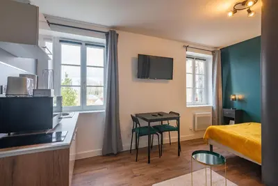 Télévision ou salle de divertissement dans l'établissement Bistrot 8