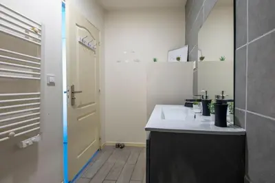 Salle de bains dans l'établissement Bistrot 8