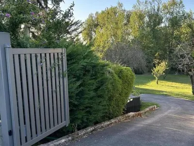 Jardin de l'établissement Gîte de charme à La Loire : Balnéo, Jardin, Parking - FR-1-381-526
