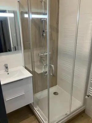 Salle de bains dans l'établissement Grand Studio proche st pierre/château