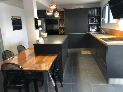Cuisine ou kitchenette dans l'établissement Maison contemporaine en plein cœur de la Touraine