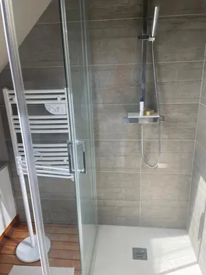 Salle de bains dans l'établissement L’Aubépine