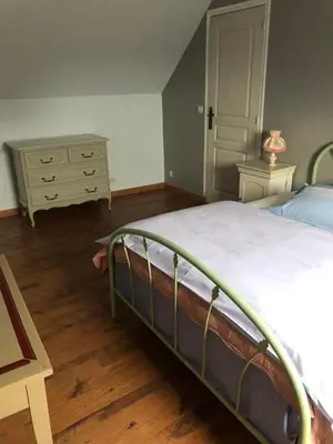 Un ou plusieurs lits dans un hébergement de l'établissement maison climatisée 2 chambres garage wifi de 1 a 5 voyageurs