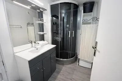 Salle de bains dans l'établissement GÎTE RABELAIS - A 5MIN DU CHÂTEAU D'AMBOISE
