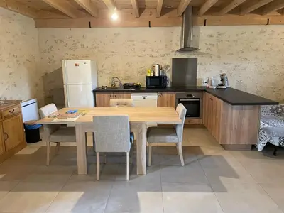 Cuisine ou kitchenette dans l'établissement Belle grange au milieu de la campagne et des chevaux