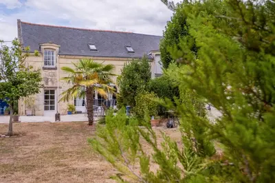 Jardin de l'établissement Maison Meslaie - Maison pour 8 avec piscine