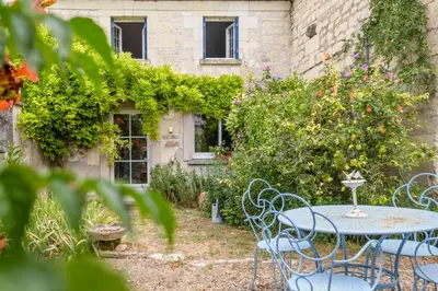 Jardin de l'établissement Maison Meslaie - Maison pour 8 avec piscine