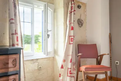 Coin salon dans l'établissement Maison Meslaie - Maison pour 8 avec piscine