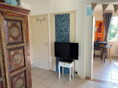 Télévision ou salle de divertissement dans l'établissement Studio à la campagne