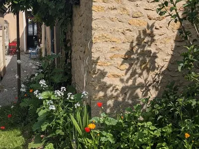 Jardin de l'établissement Maison charmante près de la ville - FR-1-410-386