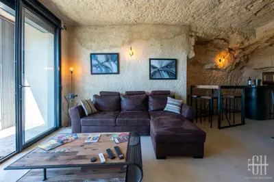 Coin salon dans l'établissement La Troglo - Maison typique de notre région