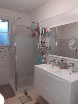 Salle de bains dans l'établissement Tulipe24