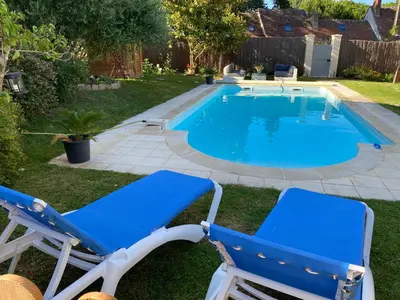 Piscine de l'établissement L'éloge de Vouvray, Orbois ou située à proximité