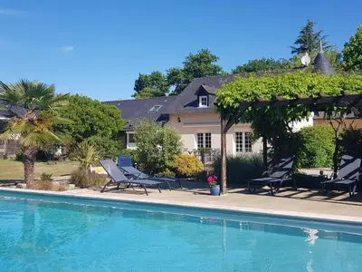 Piscine de l'établissement Gîte cosy près du Mans avec jardin, piscine et parking, idéal pour 4 pers. - FR-1-410-388 ou située à proximité