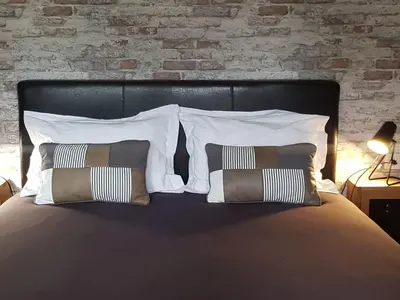 Un ou plusieurs lits dans un hébergement de l'établissement Gîte cosy près du Mans avec jardin, piscine et parking, idéal pour 4 pers. - FR-1-410-388