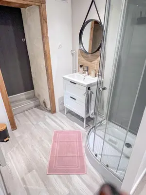 Salle de bains dans l'établissement Le Badebec, Appt dans maison typique avec jardin privé