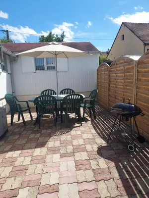 Terrasse ou espace extérieur de l'établissement le chalet de vaucroix