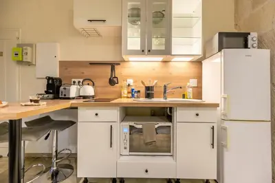 Cuisine ou kitchenette dans l'établissement Charme & calme à 200m du Château