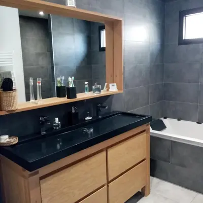 Salle de bains dans l'établissement Chambre chez l'habitant Aux portes du Mans Evénements circuits du Mans